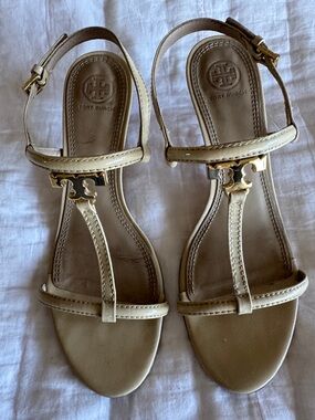 Tory Burch Beige Leather T-Strap Sandals with Gold Logo